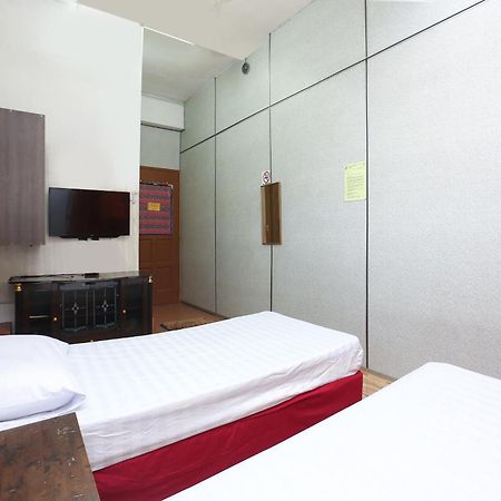Oyo 89755 D&D Budget Inn Kota Bharu Exterior foto